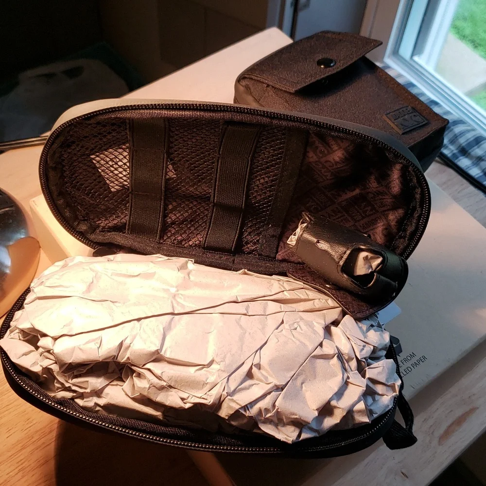 Tech Pouch/Hybrid Pouch/Airpod Case Steve Madden Bl